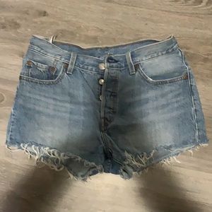 Levis 501 shorts. EUC. Size 28
